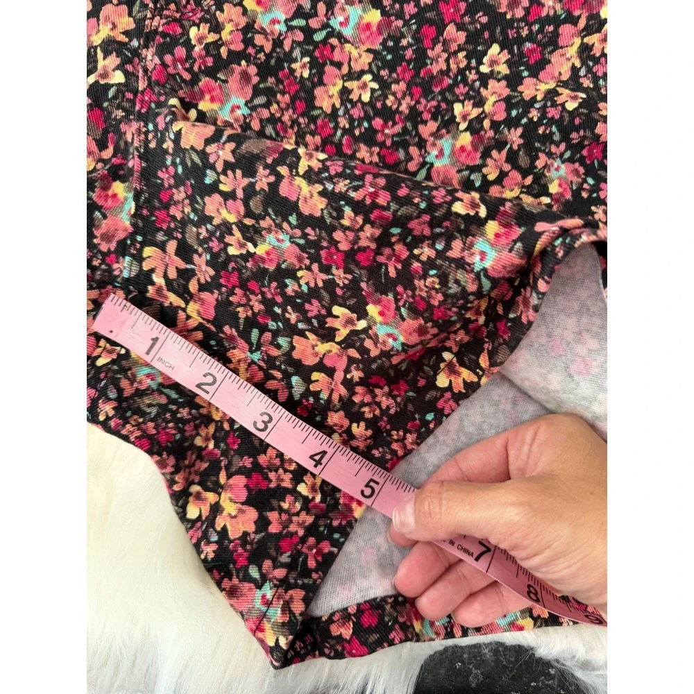 Vintage 90's  - Floral Denim Shorts High Rise 5